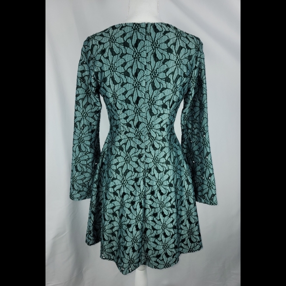 Green CECE mini dress 70s inspired Lace Bell Sleeves Size 4 - Picture 2 of 3